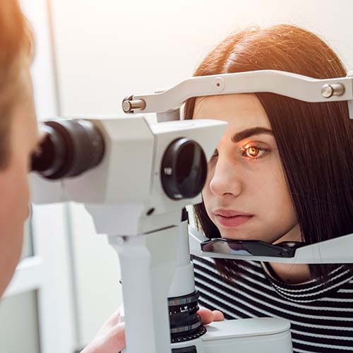 Slit lamp examination. Biomicroscopy of the anterior eye segment. Basic eye examination.